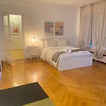 Bright & Fully Furnished Flat In アパート