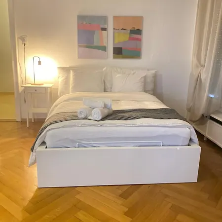 Bright & Fully Furnished Flat In شقة لوزان