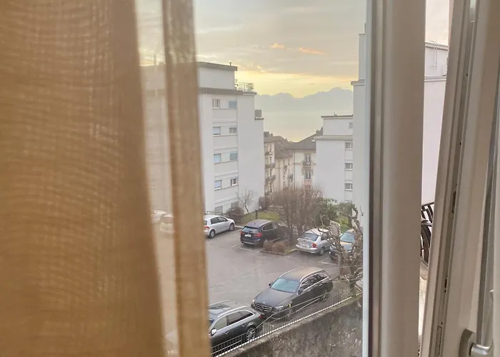 Bright & Fully Furnished Flat In Apartment